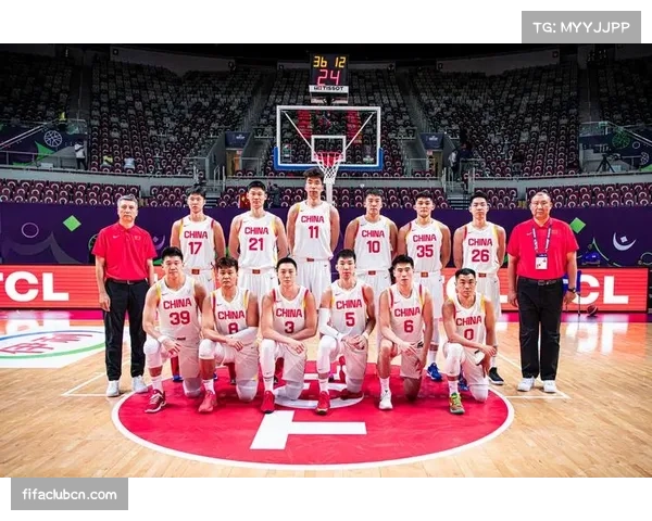 中国男篮多次调整阵容 下半场一度追分至9分